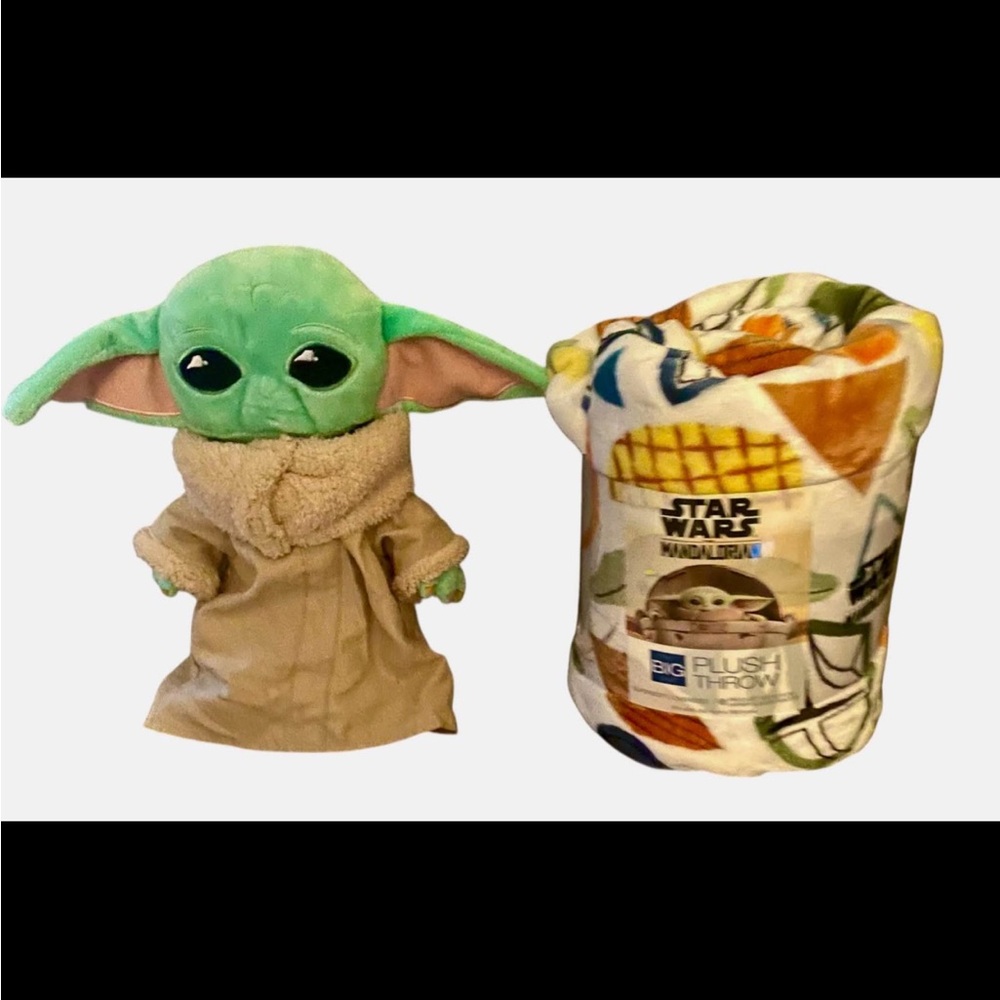Star Wars Green and Tan Plush Toy with Blanket